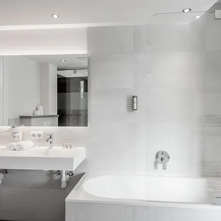 The View By Regina זולדן